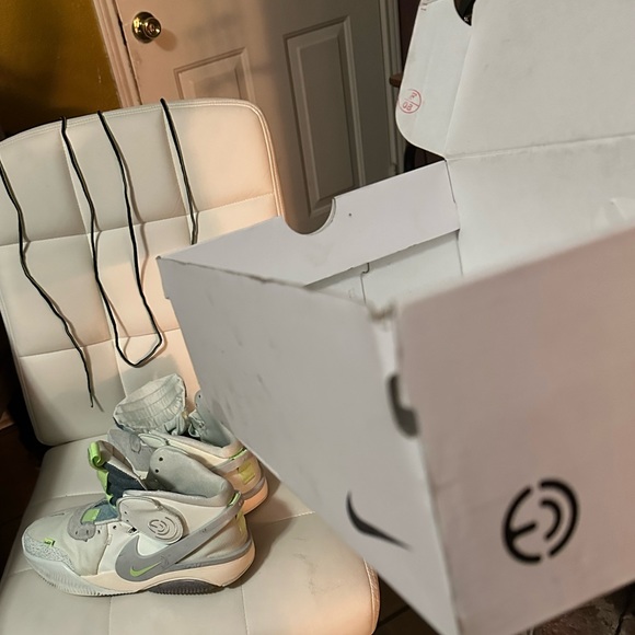 Nike “deldon” lightly used take the stage wit ‘em frfr N they size 91/2M - Picture 9 of 12